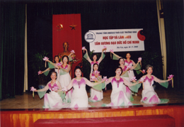 Múa hoa sen Hồ Chí Minh đẹp nhất tên Người do đội múa TT UNESCo TCTS biểu diễn