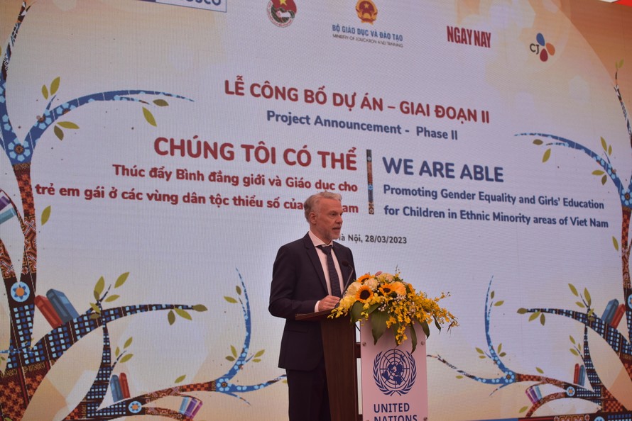 Ông Christian Manhart, Trưởng đại diện UNESCO tại Việt Nam, phát biểu khai mạc Lễ công bố dự án “Chúng tôi Có thể” giai đoạn II.