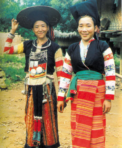 Các cô gái dân tộc Cống