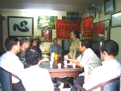 Bà Hoàng Thị Lam (Giám Đốc TT) phát biểu trong buổi lễ Bà Hoàng Thị Lam (Giám Đốc TT) phát biểu trong buổi lễ