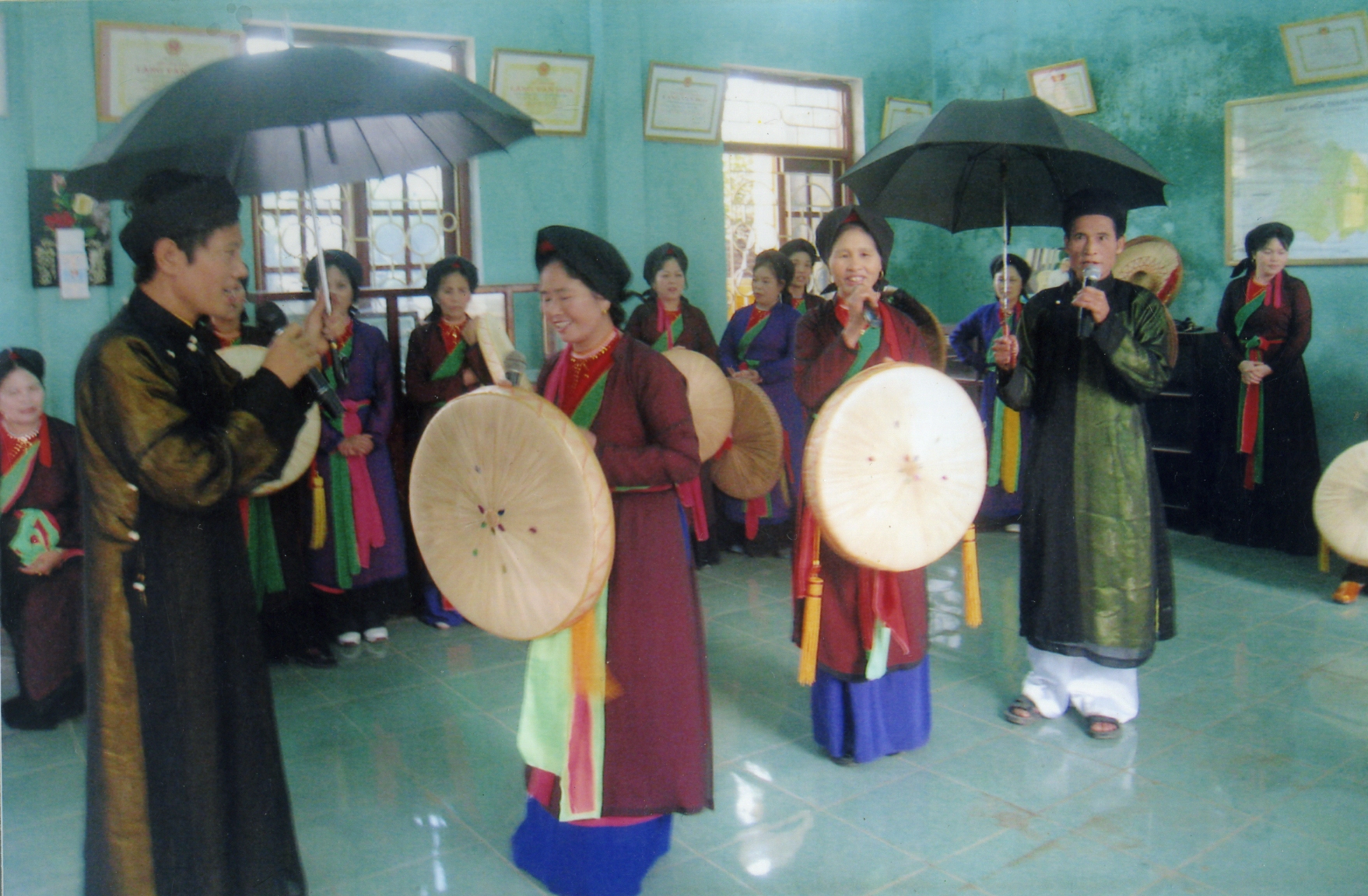 Các liền anh liền chị tại nhà văn hóa